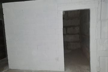 вспомогательное помещение общей площадью 10,60 кв.м., кадастровому номеру 02:036:146:7439-4-32, согласно отчета НОК, подготовленного ТОО "Компания ФинЮр" №26/04-64 от 16.04.2026 года, рыночная стоимость имущества составляет 938 000 тенге