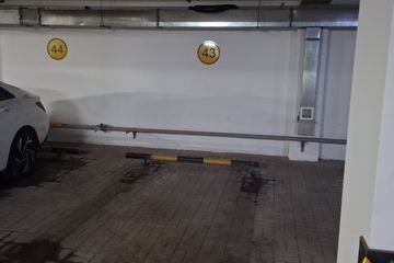 Тип объекта: Парковочное место. Назначение: парковка. Площадь: 14,2 кв.м.. Этажность: 9/0. Адрес: г. Астана, р-н Есиль, ул. Керей, Жәнібек Хандар, д. 15, п.м. 43 (ранее: г. Нур-Султан, р-н Есиль, ул. Керей, Жәнібек Хандар, д. 15, п.м. 43), (РКА1201900101470073), Согласно отчету об оценке ТОО «A8 Consulting Company» № А8-2025-4-345 от 26.02.2026 года, рыночная стоимость указанного объекта недвижимости составляет 1 837 000 (один миллион восемьсот тридцать семь тысяч) тенге.