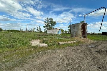 Жалпы ауданы 0,0036 га жер учаскесі, жер учаскесінің кадастрлық нөмірі – 01:004:046:173. Жер учаскесінде жалпы ауданы 16 шаршы метр болатын су мұнарасы ғимараты орналасқан. Орналасқан жері: Ақмола облысы, Сандықтау ауданы, Барақпай ауылы.
