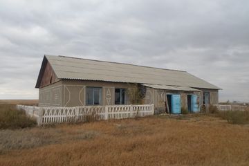 Дүкен ғимараты, жалпы ауданы 174,9 шаршы метр, жалпы ауданы 0,0220 га жер учаскесімен бірге; жер учаскесінің кадастрлық нөмірі 01:004:047:006; орналасқан жері: Ақмола облысы, Сандықтау ауданы, Барақпай ауылдық округі, Чашке ауылы.