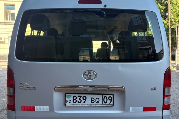 АВТОБУС "TOYOTA HIACE"