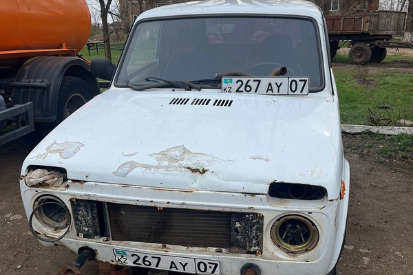 Автомобиль "Lada 21214"