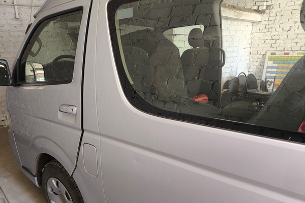 АВТОМОБИЛЬ "TOYOTA HIACE"