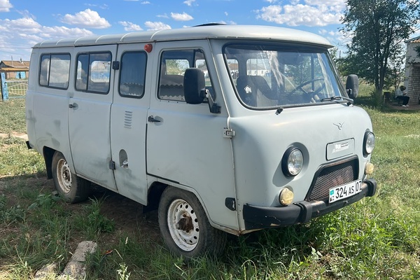 Автомобиль "УАЗ 22069-033"