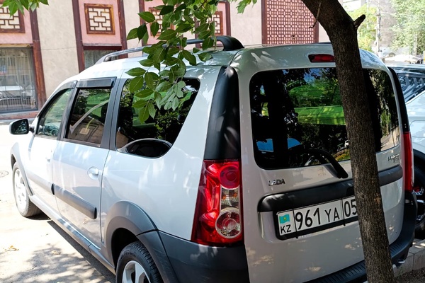 АВТОМОБИЛЬ "LADA LARGUS"