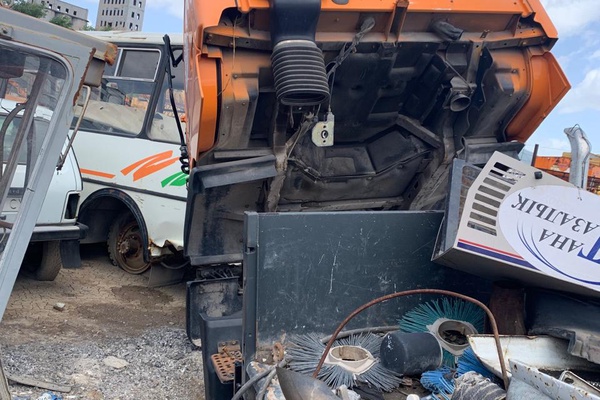 ГРУЗОВОЙ АВТОМОБИЛЬ "MERCEDES-BENZ UNIMOG U 400"