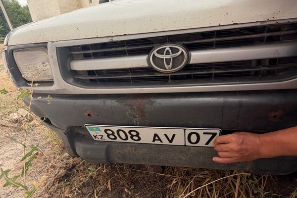 Автомобиль "TOYOTA HILUX"