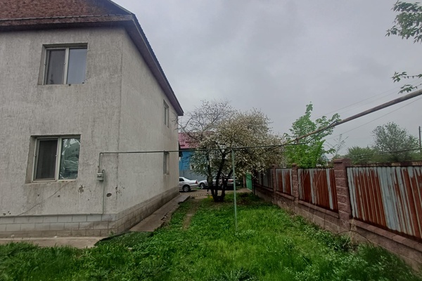Двухэтажный жилой дом общей площадью 132,1 кв.м. с земельным участком 0,0500 га. Кадаст…