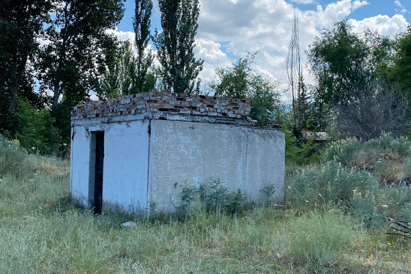 Нежилые здания с пристройками бывшей ПМК 72 в г.Саркан, с общей площадью 1935,1 кв.м.