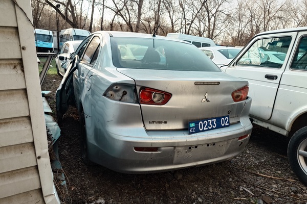 АВТОМОБИЛЬ "Mitsubishi Lancer"