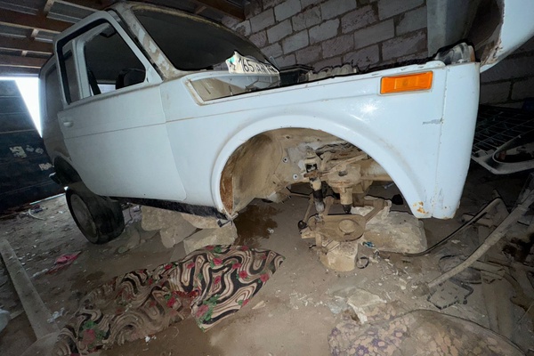 АВТОМОБИЛЬ "Lada 21214-197", гос.номер 165AW12, 2013г.в, цвет белый, шасси XTA212140E21…