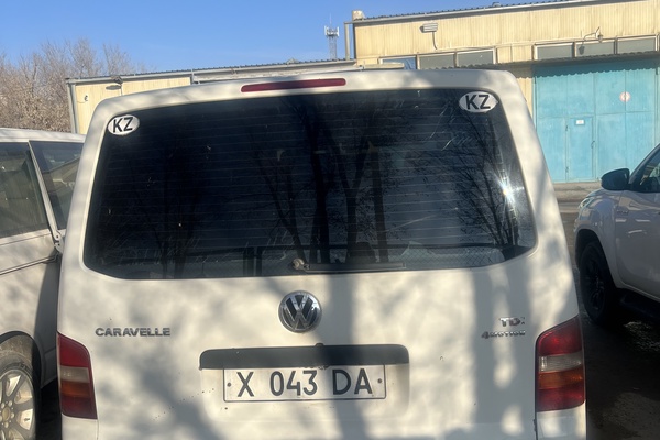 АВТОБУС "VOLKSWAGEN CARAVELLE"