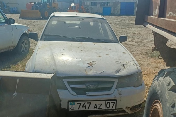 Автомобиль "Daewoo Nexia GL"