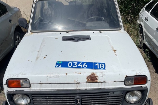 Легковой автомобиль марки LADA 21214, регистрационный номер 034618