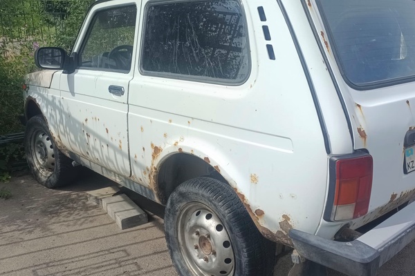 Автомобиль Лада 21214
