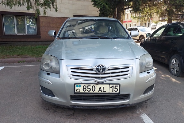 Автомобиль Toyota Avensis 1.8 Mt, регистрационный номер 850AL15