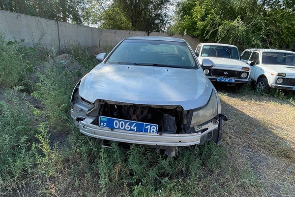 Легковой автомобиль марки CHEVROLET CRUZE, регистрационный номер 006418