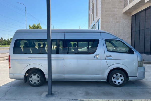 АВТОМОБИЛЬ "TOYOTA HIACE"