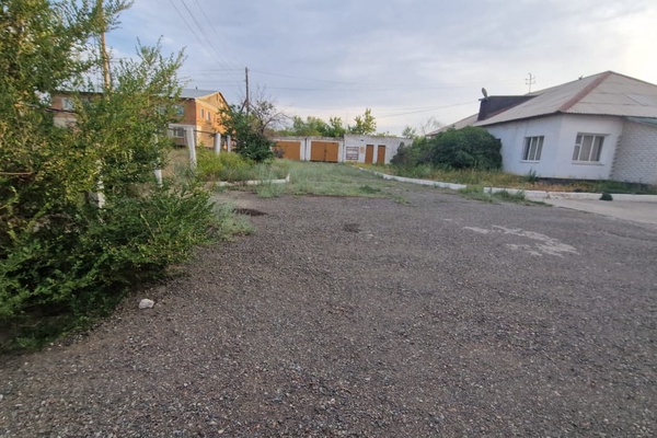 Гостиничный комплекс общей площадью 237,6 кв. с прилегающим ЗУ по адресу: ВКО, Зайсанск…