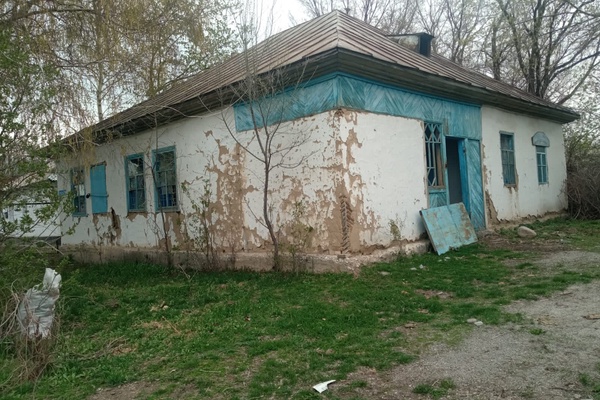 Здание и земельный участок АО "Казпочта" Область Жетысу, Ескельдинский р-н., с.о.Карата…