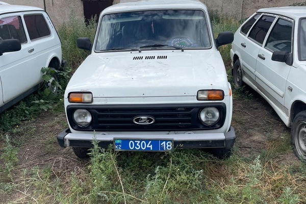 Легковой автомобиль марки LADA 21214, регистрационный номер 030418
