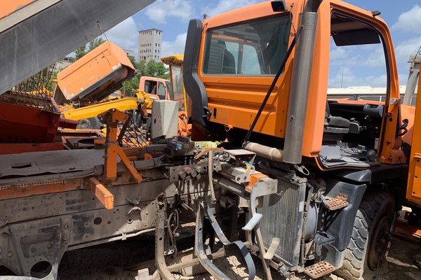 ГРУЗОВОЙ АВТОМОБИЛЬ "MERCEDES-BENZ UNIMOG U 400"