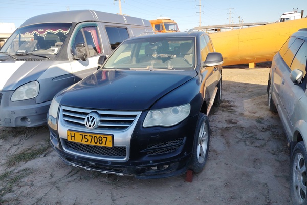 АВТОМОБИЛЬ "VOLKSWAGEN TOUAREG"