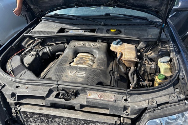 Транcпорт: «Audi A6»
