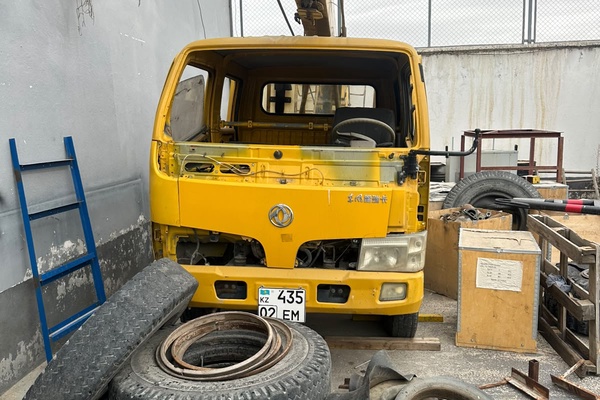Автогидроподъемник LB5040JGKZDAC на шасси Dongfeng S 3300, г.р.н.з. 435ЕМ02,цвет желтый…