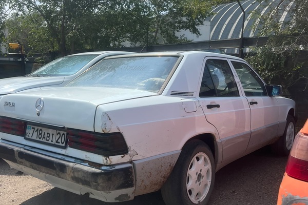 Транcпорт: АВТОМОБИЛЬ "MERCEDES BENZ 190 D"