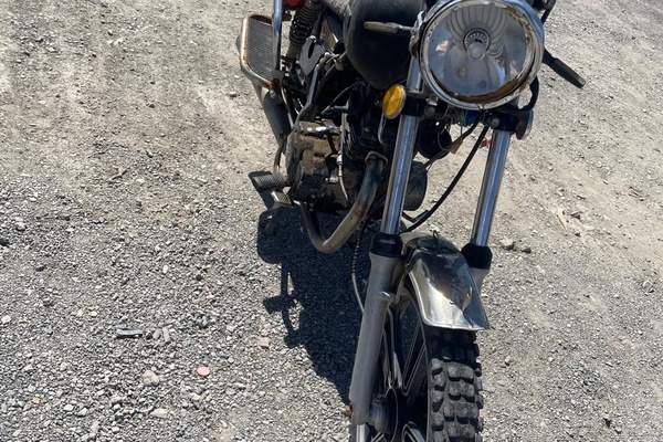 Транcпорт: Мотоцикл "Suzuki" черного цвета (отсутствует рег.номер, тех.распорт и ключ)