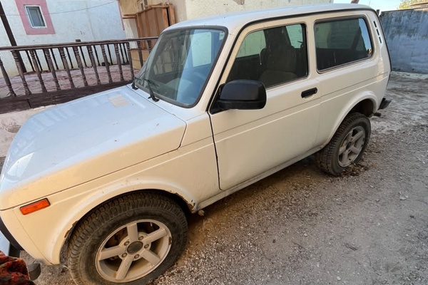 Автомобиль "Lada-21214"