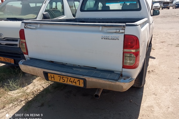 АВТОМОБИЛЬ "TOYOTA HILUX"