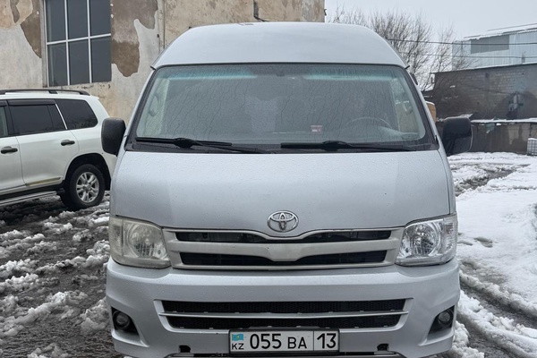 АВТОМОБИЛЬ "TOYOTA HIACE"